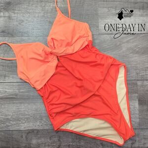 Cupshe Twist Front Keyhole One Piece Swimsuit Size L